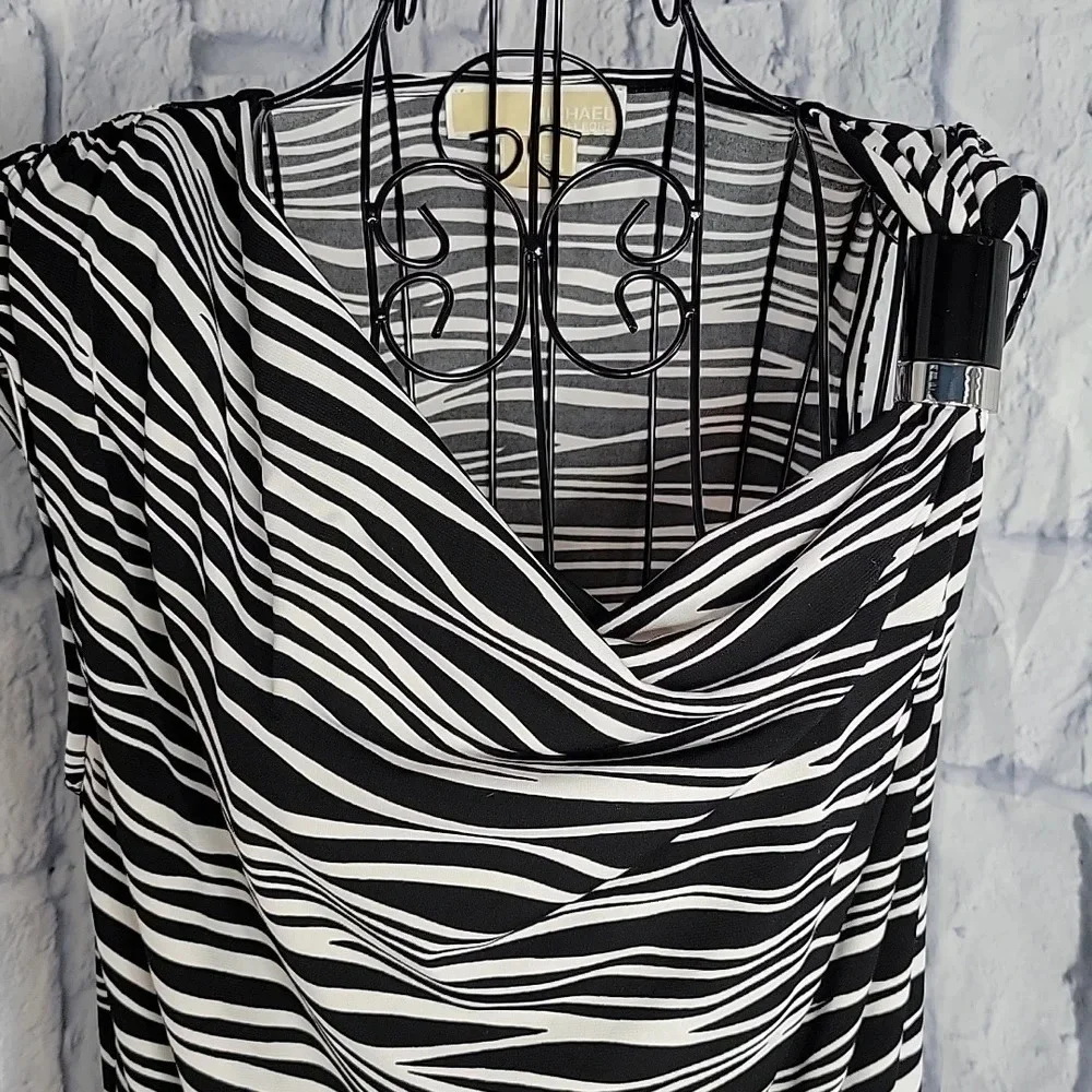 MICHAEL KORS Black and White Sleeveless Blouse PS‎